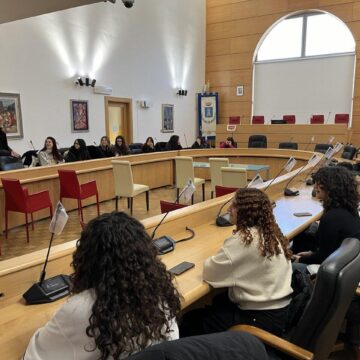 Giorno della Memoria. A Porto Torres studentesse e studenti sui banchi del Consiglio comunale