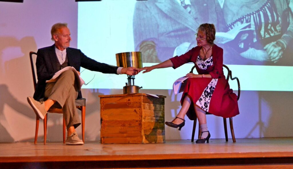 Abaco inaugura la Stagione Autunnale Teatro di Villaspeciosa con lo spettacolo “JOYCE ED EMILIO LUSSU – storia di un amore e di una passione civile”