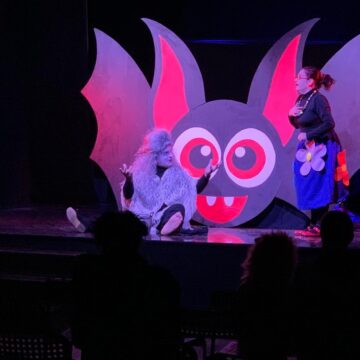 La Famiglia Addams arriva a teatro con lo spettacolo: “DIVERSI? UNICI!!” di Tragodia