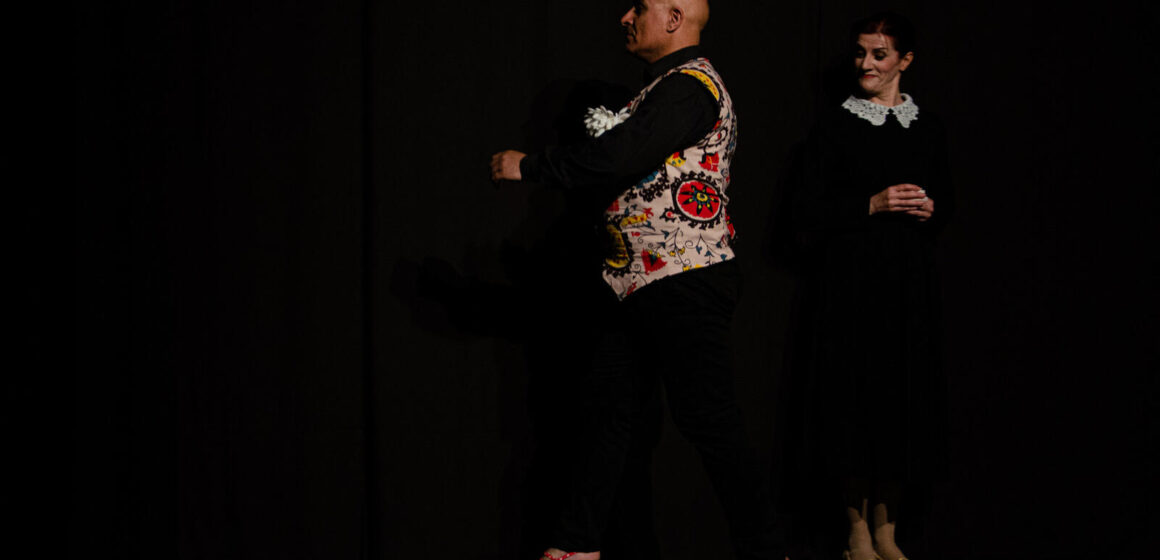 Finale esplosivo per la rassegna INTRECCI – Storie, suoni e magie per tutte le età” con lo spettacolo “LE CORNA SONO COME I TACCHI…SLANCIANO!!”