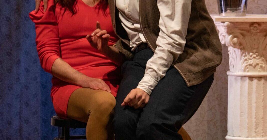 Scatole Cinesi 3 Equivoci a tavola e virtuosismi in scena con l’esilarante spettacolo “Scatole Cinesi” prodotto da Teatro d’Inverno